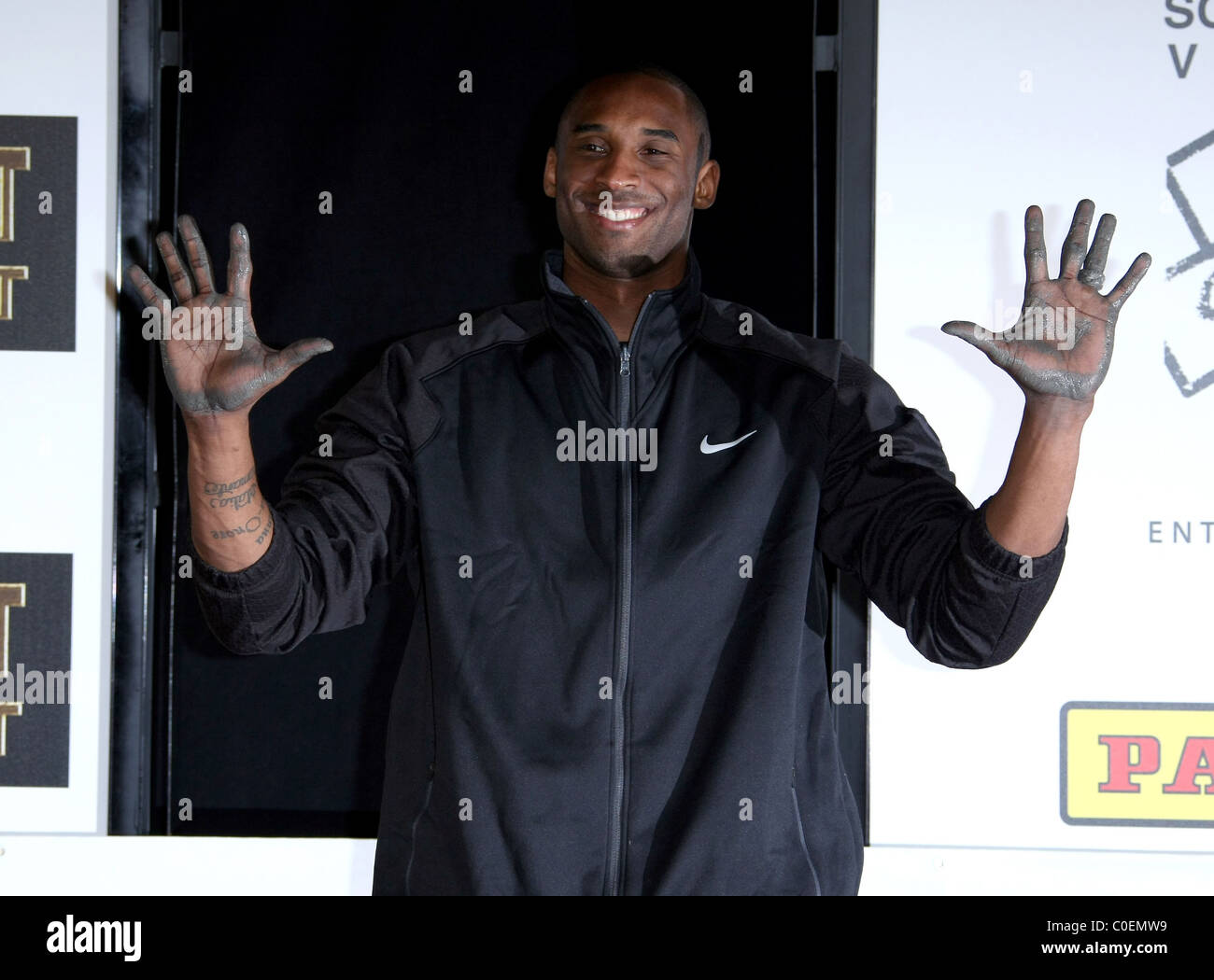 KOBE BRYANT KOBE BRYANT MANO E CERIMONIA DI IMPRONTA HOLLYWOOD Los Angeles California USA 19 febbraio 2011 Foto Stock