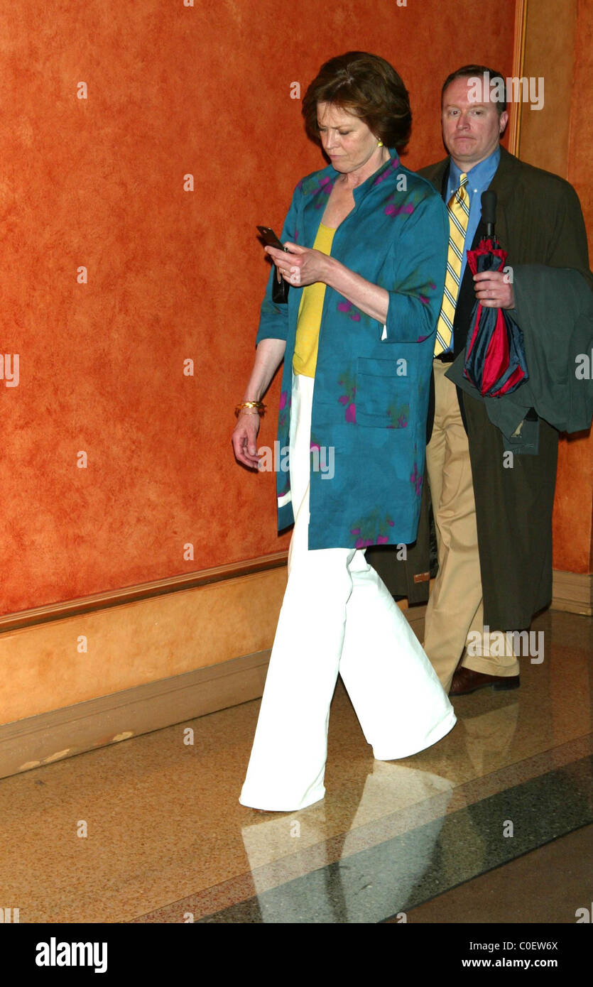 Sigourney Weaver apertura notturna di 'Les liaisons dangereuses' - Partito arrivi presso la American Airlines Theatre. La città di New York Foto Stock