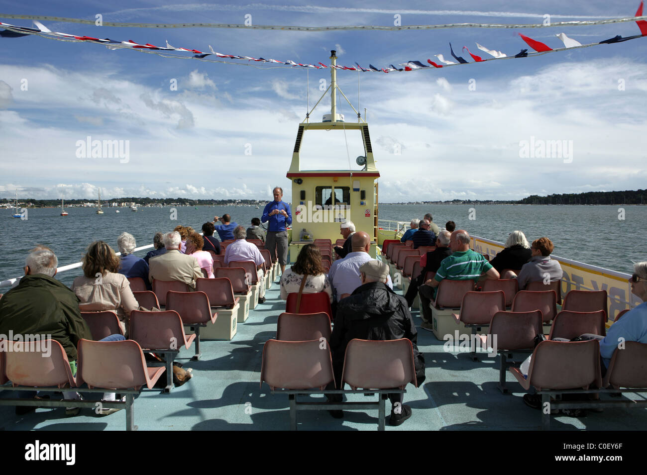 A bordo del Poole per Brownsea Island Ferry con partenza da Poole Harbour lungo il tragitto verso l'isola National Trust. Foto Stock
