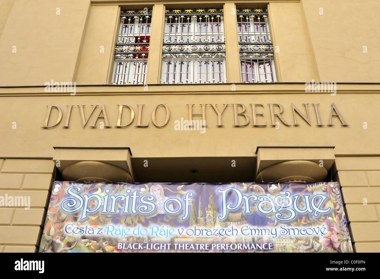 Divadlo Hybernia, teatro musicale sulla Namesti Republiky, Praga, Repubblica Ceca. Foto Stock