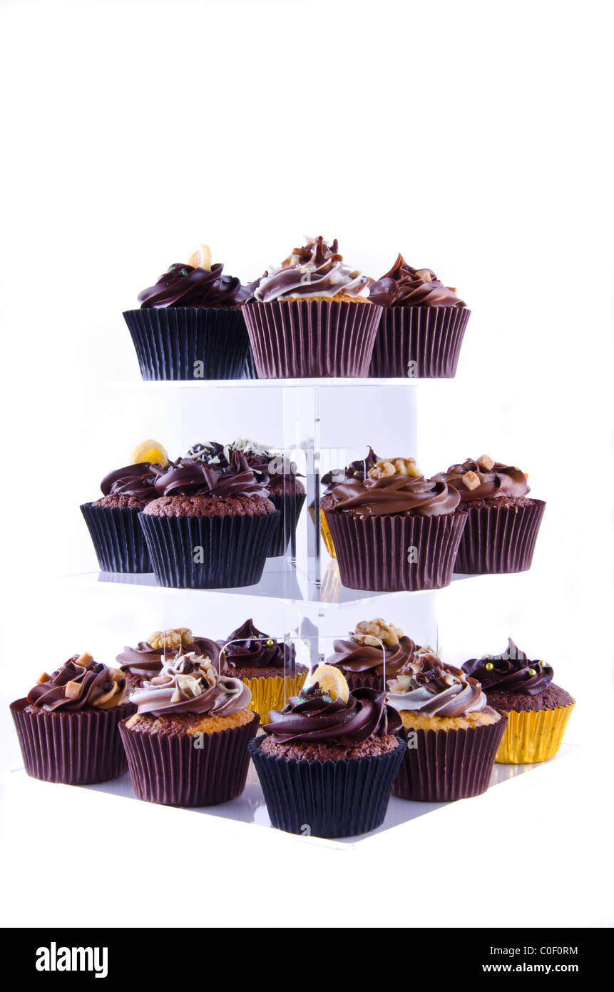 Tortine illuminata su un Tiered piedistallo di vetro Foto Stock