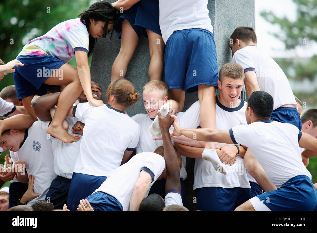 Plebei la scalata di Herndon un monumento come la fine dell'anno rituale presso l'Accademia Navale Foto Stock