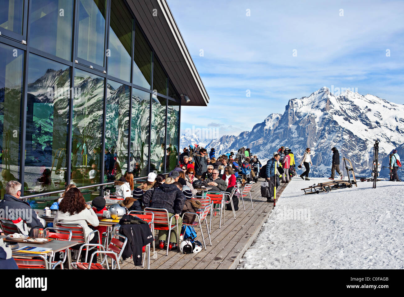 Ristorante per gli sciatori sulla cima di Mannlichen, Grindelwald, Oberland bernese, Svizzera Foto Stock