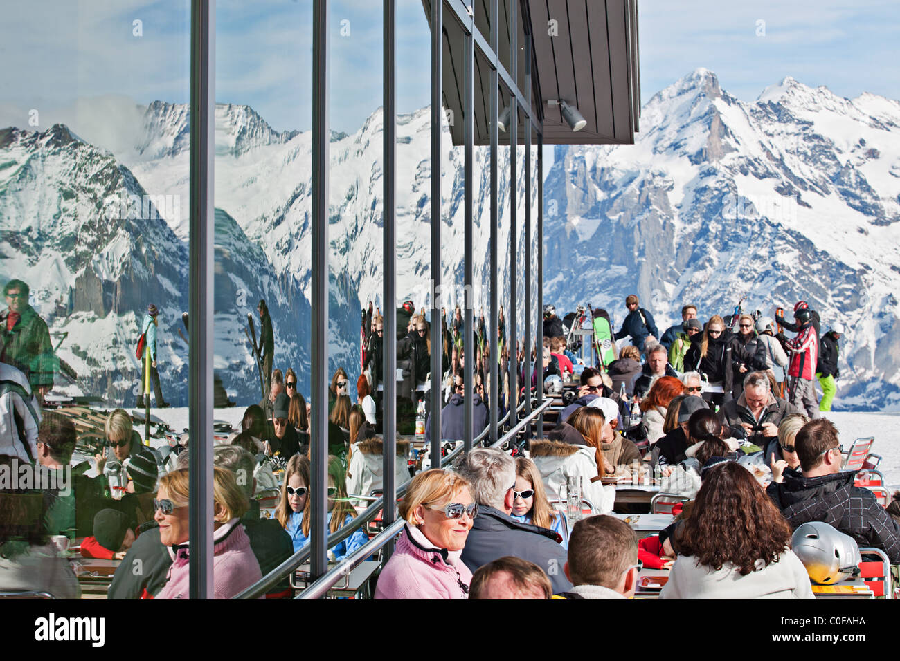 Ristorante per gli sciatori sulla cima di Mannlichen, Grindelwald, Oberland bernese, Svizzera Foto Stock