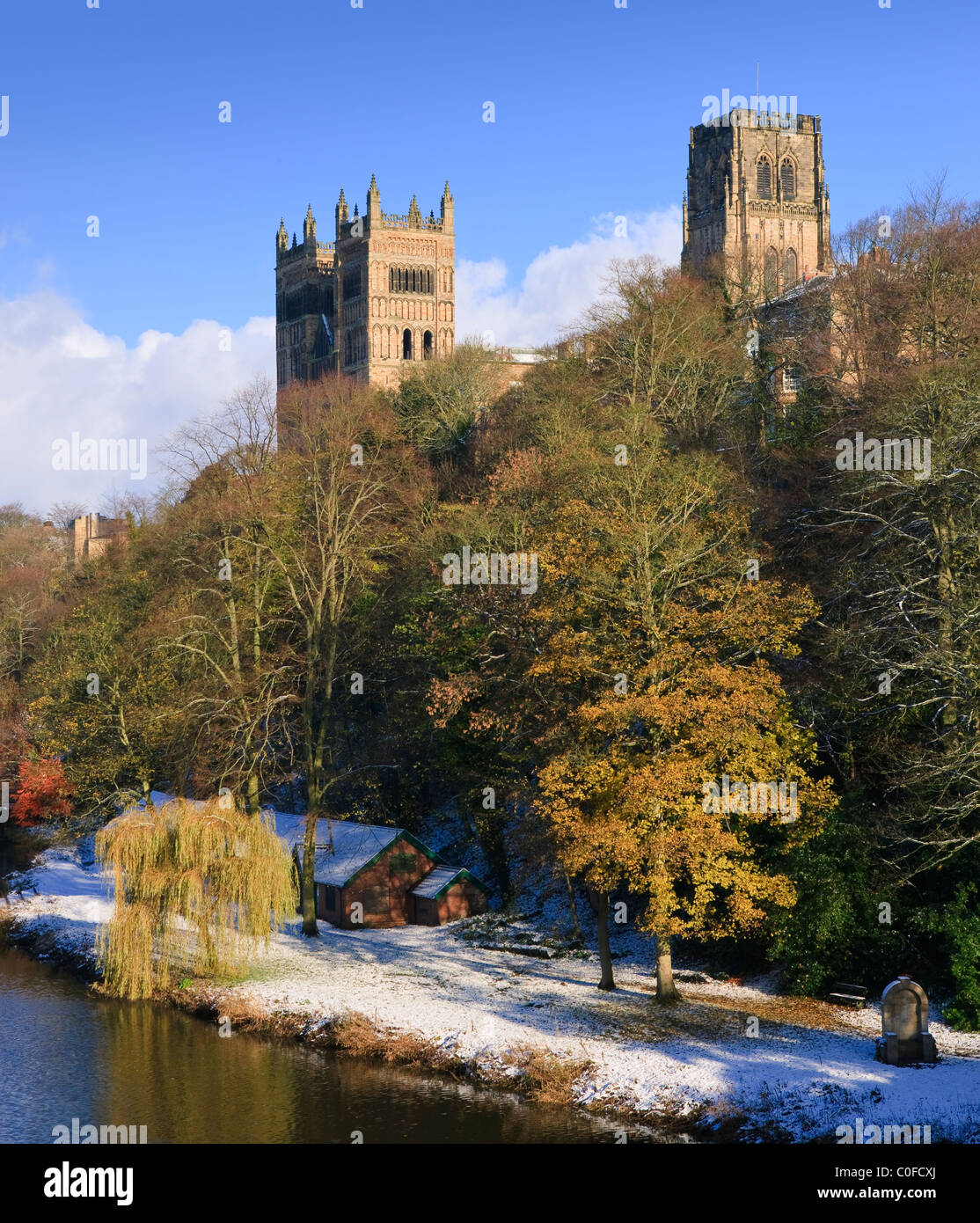 La Cattedrale di Durham e usura sul fiume Tyne e Wear Inghilterra in inverno Foto Stock