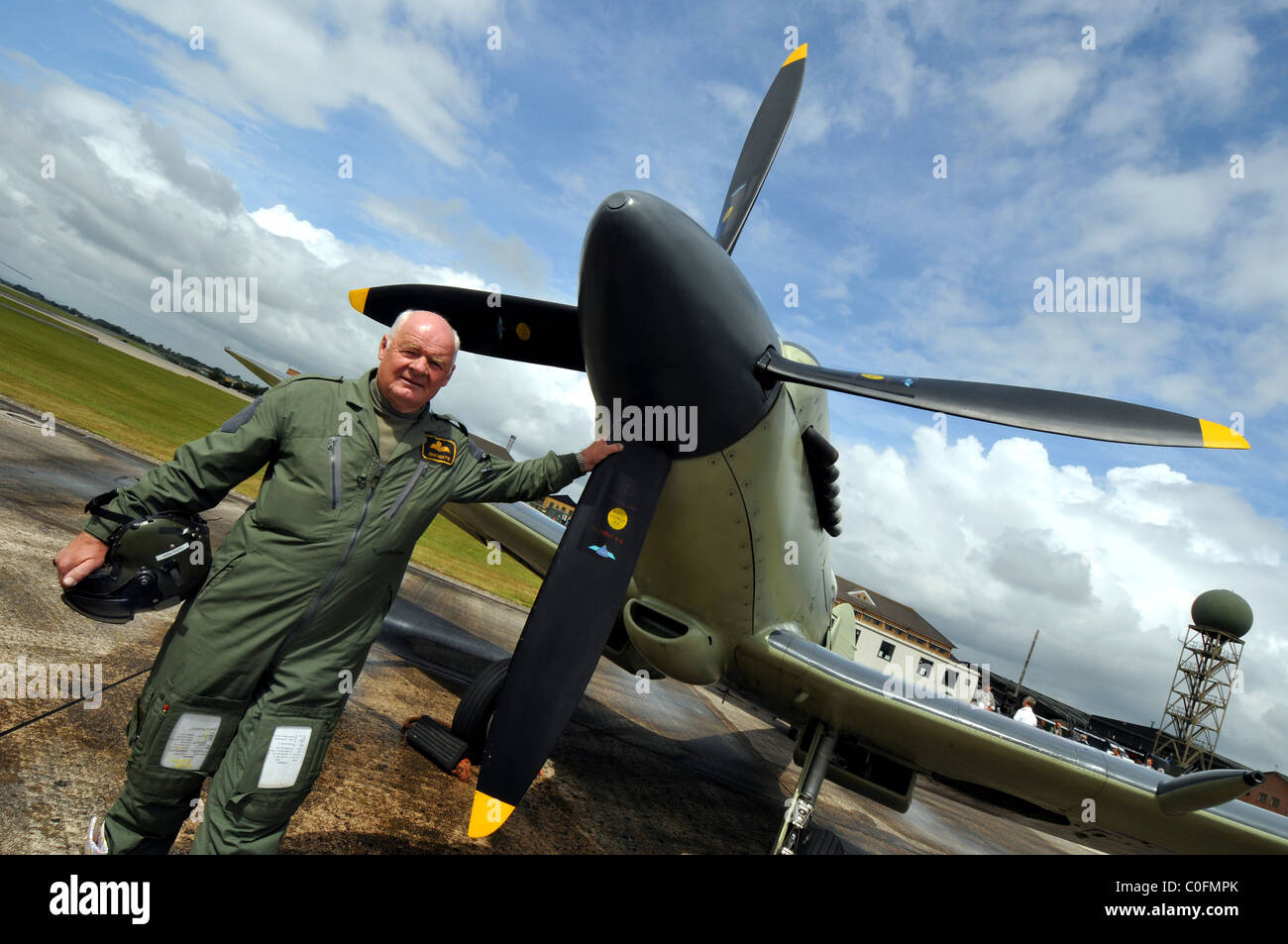 John Beattie che piloti un Seafire piano Foto Stock