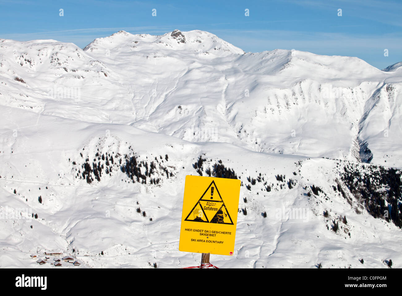 La ski area di confine segno di avvertimento, Zillertal, Austria Foto Stock