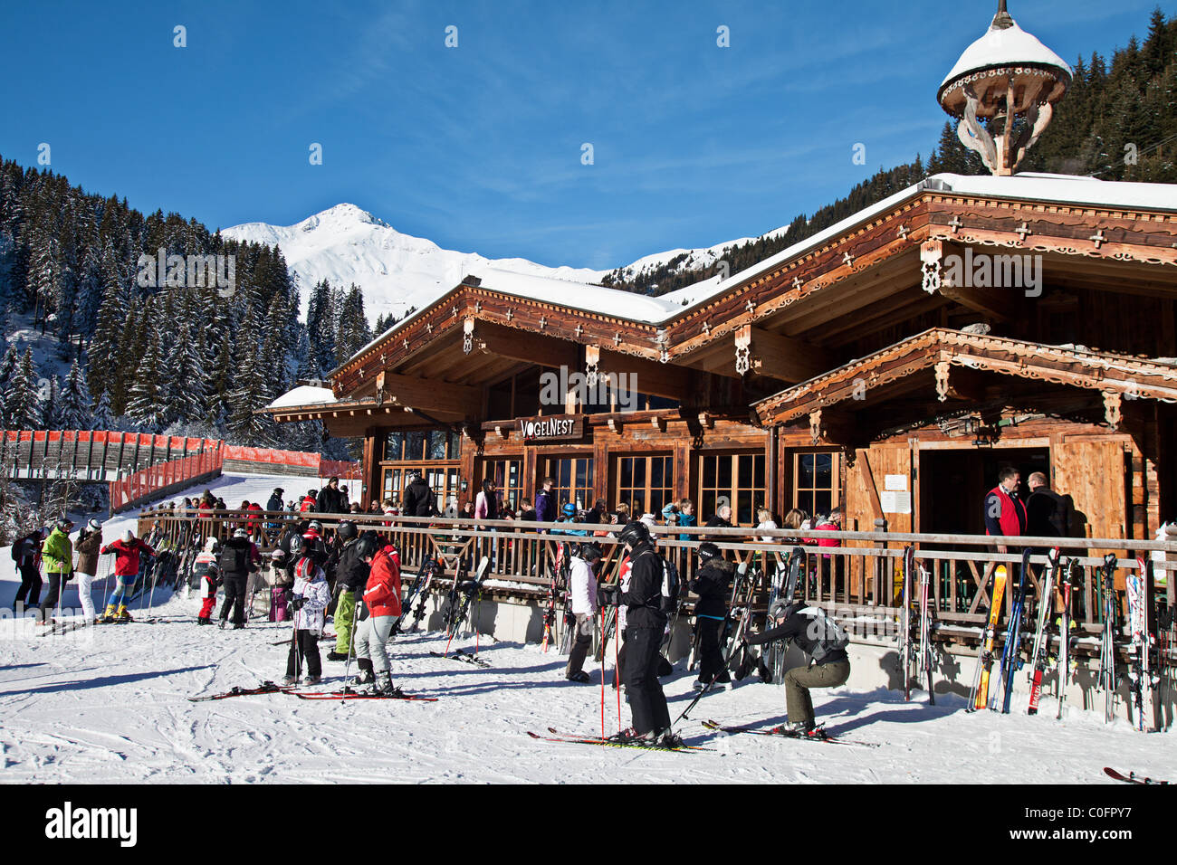 Vogelnest ski bar sotto Eggalm ski lift, Zillertal , Austria Foto Stock