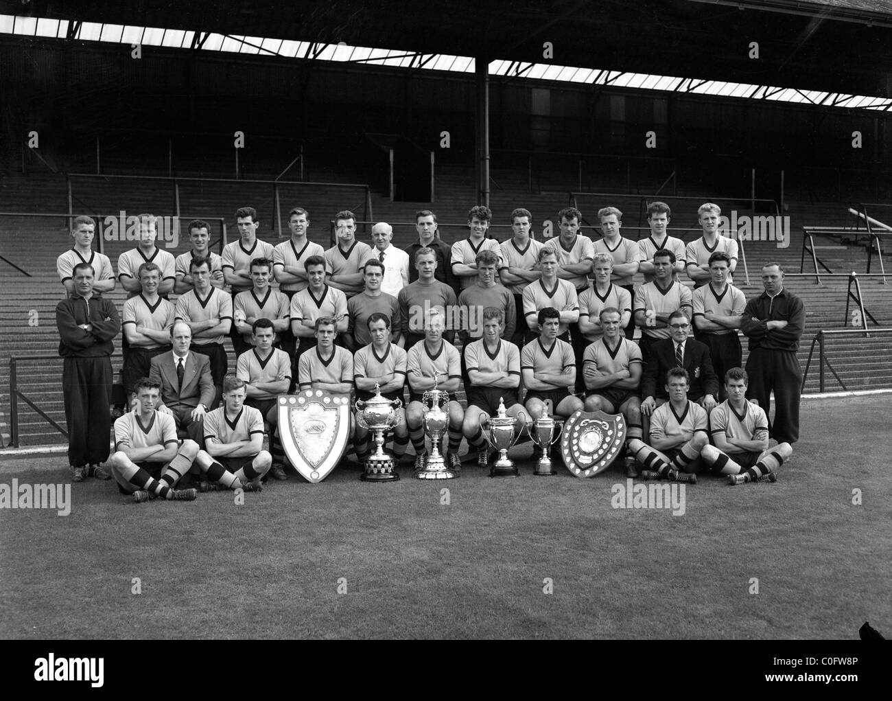 Wolverhampton Wanderers FC squadra con la Classifica di Campionato 22 Aprile 1958 Foto Stock