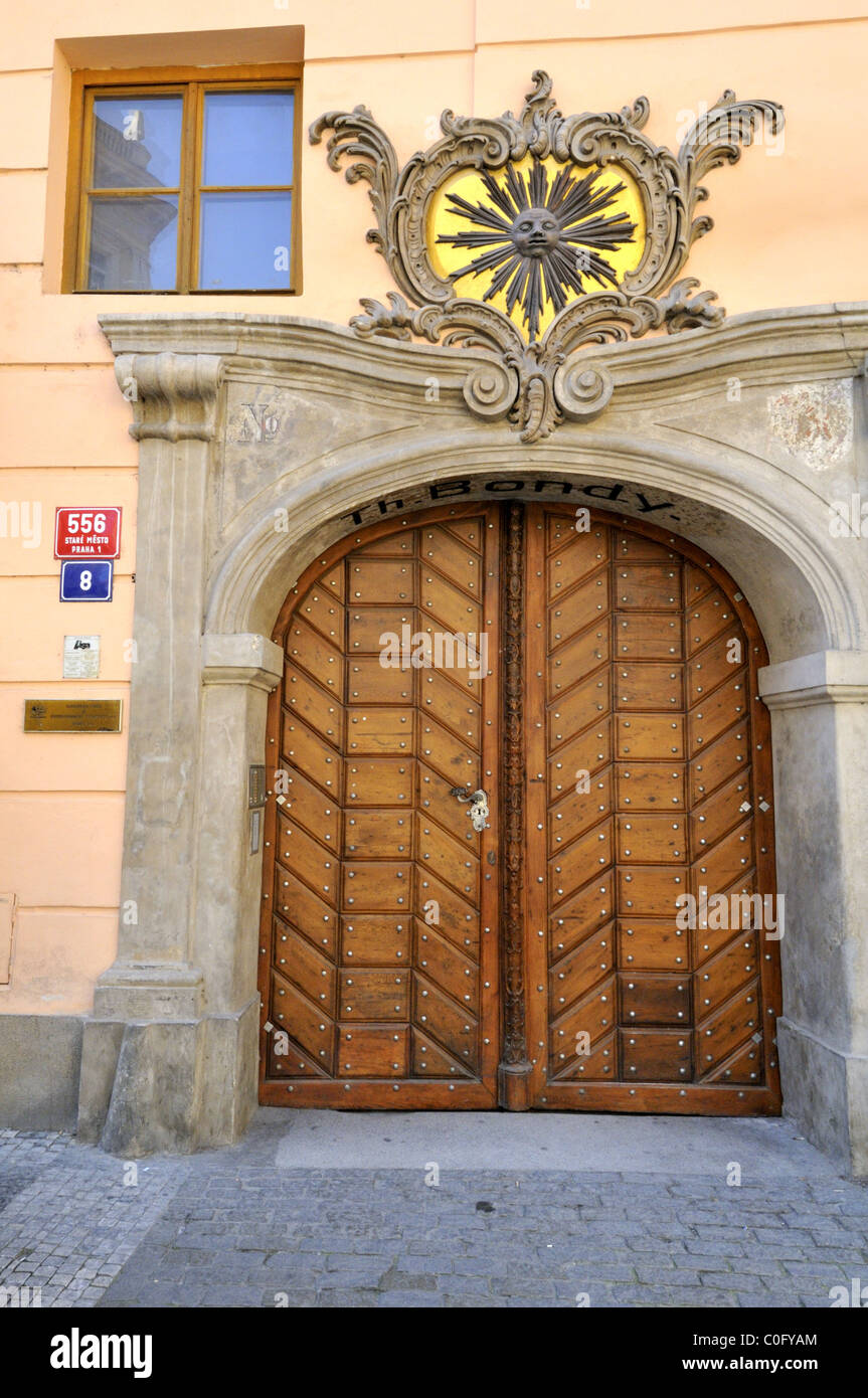 Casa del Sole Nero su Via Celetna in Prague Old Town. Foto Stock