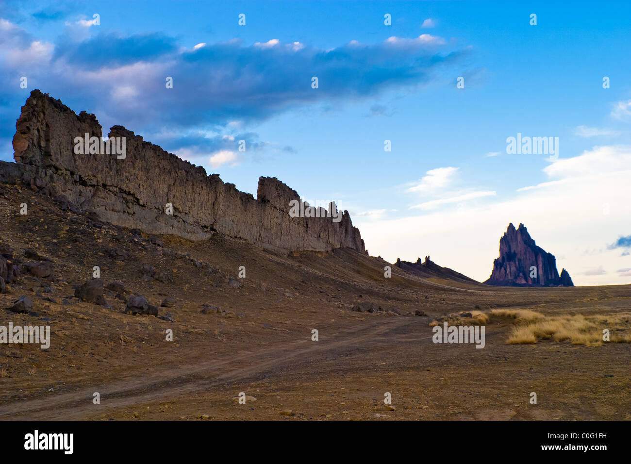 Shiprock Pinnacle o picco, noto anche come bit di TSE' a'i Navajo sul Navajo Nation in Nuovo Messico. Foto Stock