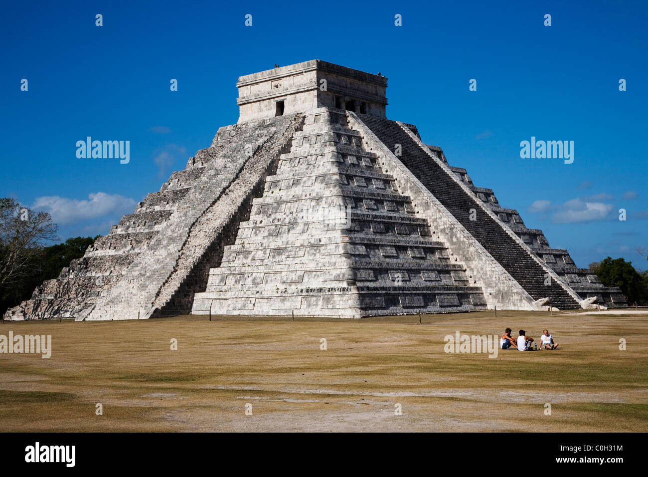 El Castillo piramide a Chichen Itza pre-colombiano sito archeologico, Yucatan, Messico Foto Stock