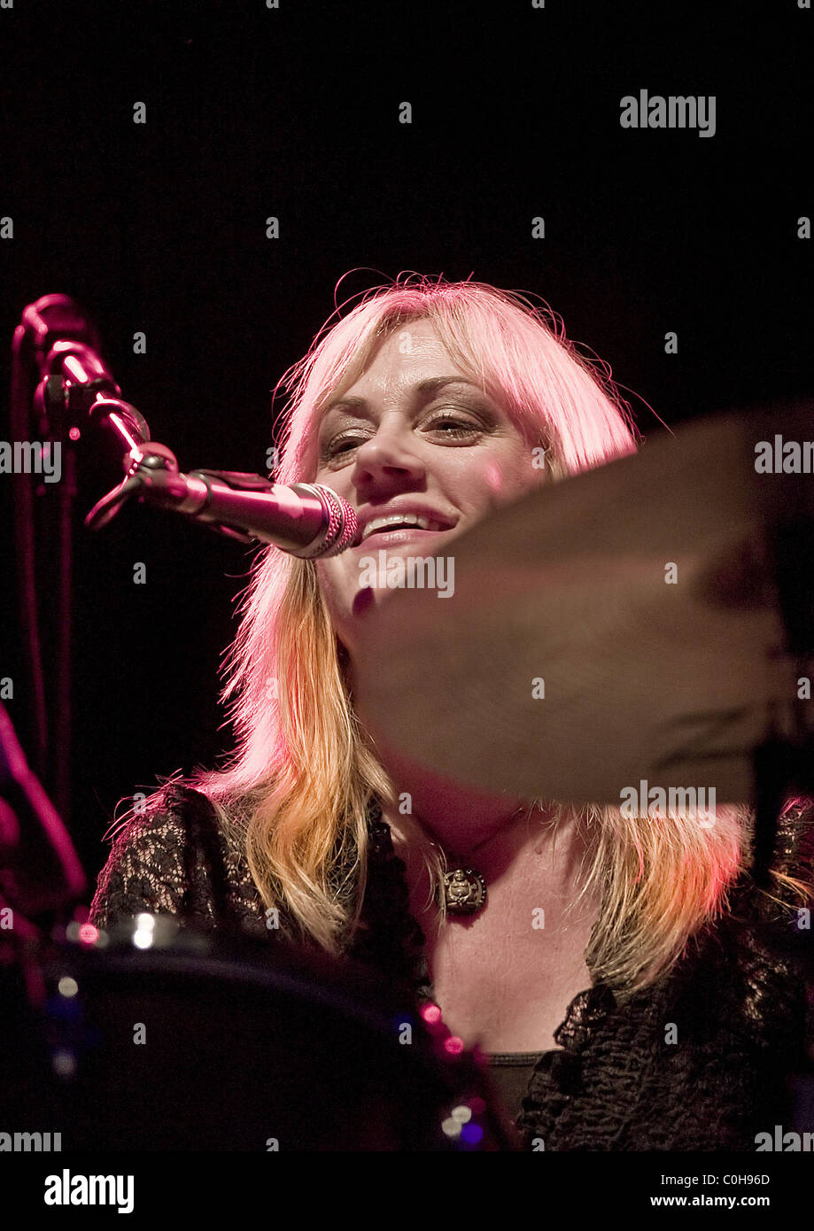 Debbi Peterson le schiave performing live a Liverpool Carling Academy Liverpool, in Inghilterra - 03.07.08 Sakura/ Foto Stock