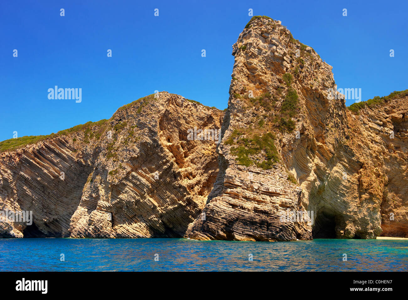 Formazioni rocciose sedimentarie delle scogliere di Paleokastritsa Corfù, Grecia ISOLE IONIE Foto Stock