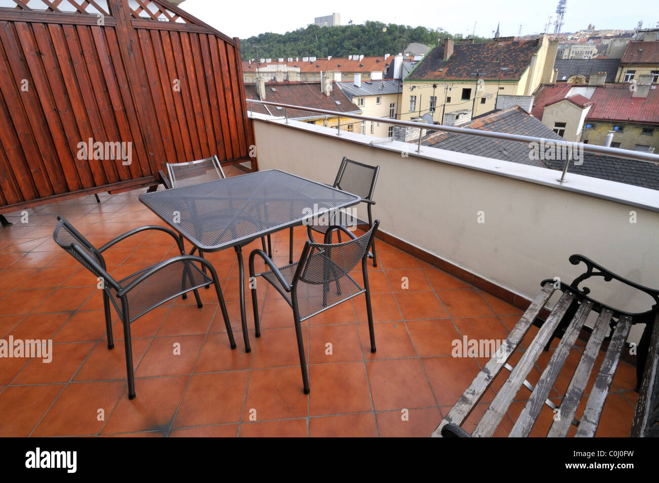 Balcone con vista di Praga. Foto Stock