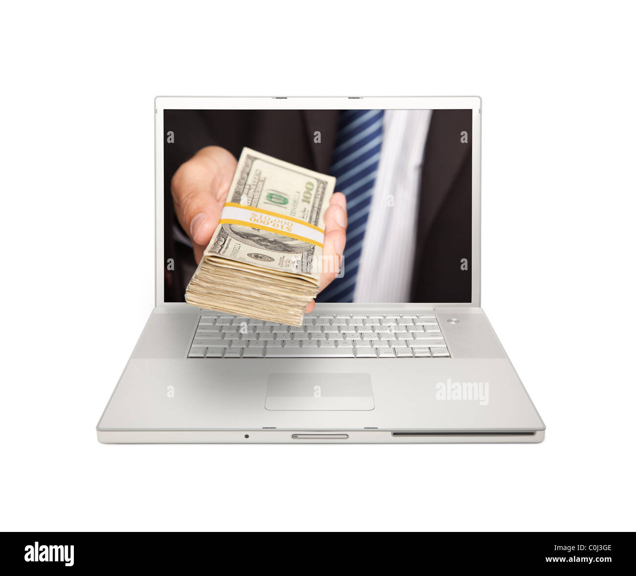 Imprenditore consegna pila di denaro attraverso lo schermo del notebook isolato su uno sfondo bianco. Foto Stock