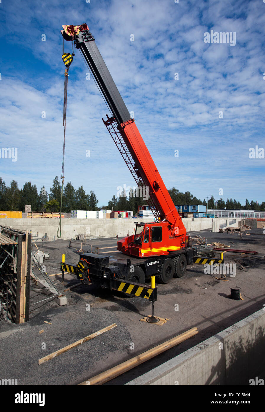 Lokomo ( MS 335 N ?? ) Il braccio gru a sito in costruzione , Finlandia Foto Stock