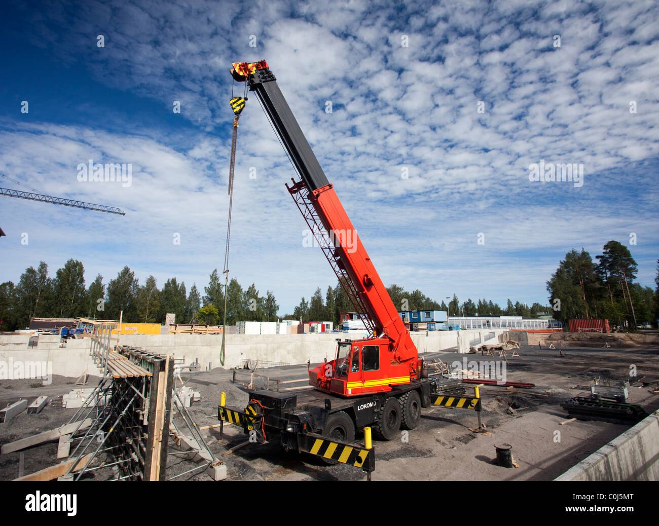 Lokomo ( MS 335 N ?? ) Il braccio gru a sito in costruzione , Finlandia Foto Stock