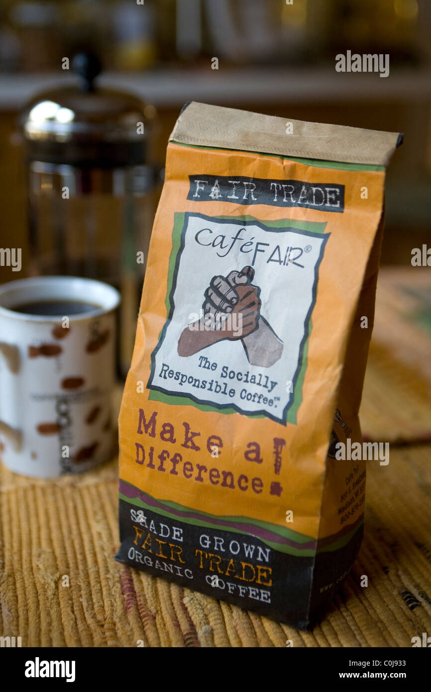 Caffè in grani: Evoluzione della coscienza dei consumatori si riflette nell'aspetto di "commercio equo e solidale" prodotti sul mercato . Foto Stock