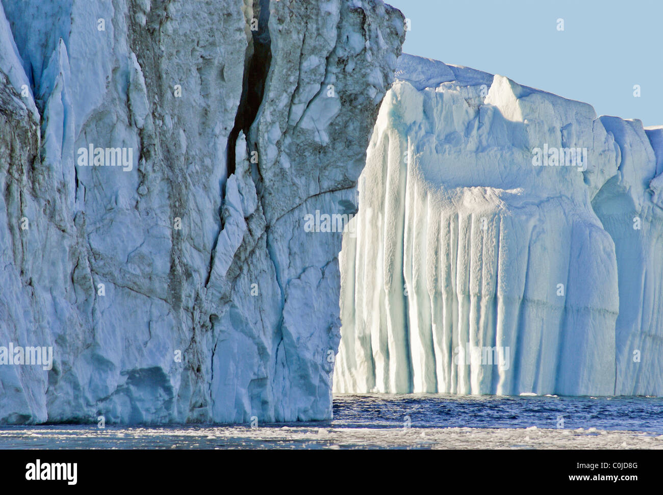 Iceberg in una limpida giornata di sole Foto Stock
