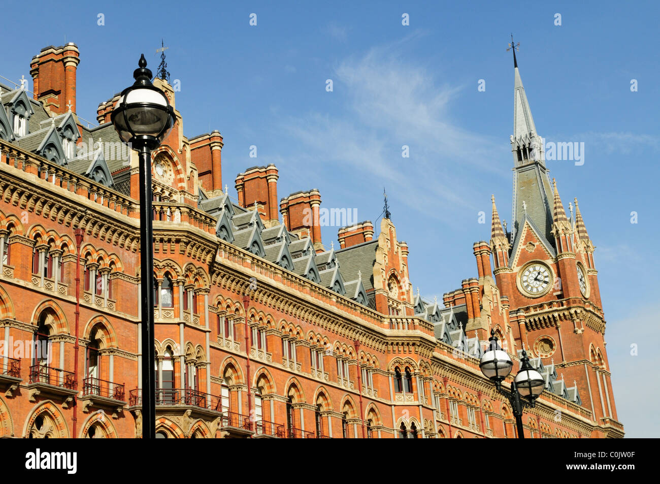 La stazione di St Pancras, Euston Road, Londra, Inghilterra, Regno Unito Foto Stock