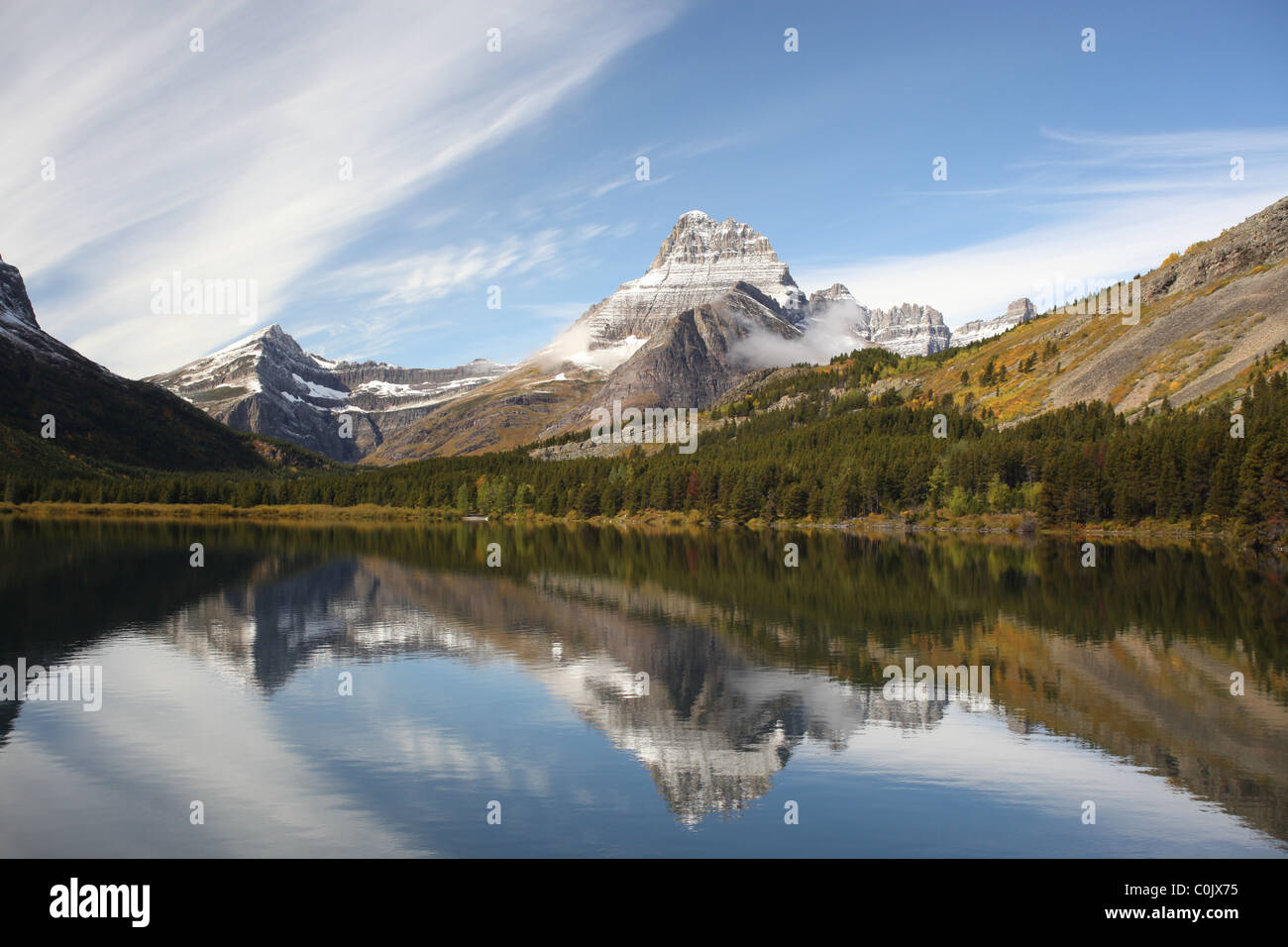 Il Parco Nazionale di Glacier riflessione di montagna Foto Stock