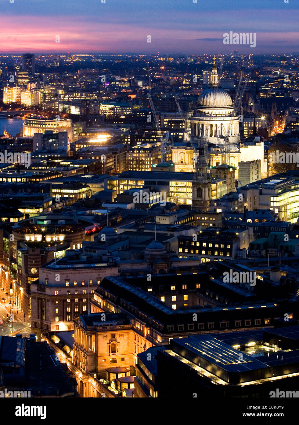 Vista di Londra ovest verso la città, il Tamigi e la cattedrale di St Paul. Foto Stock