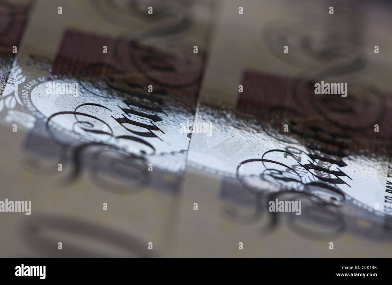 Venti sterline note con la Banca di Inghilterra scritta su di essi sono impostati per una fotografia Foto Stock