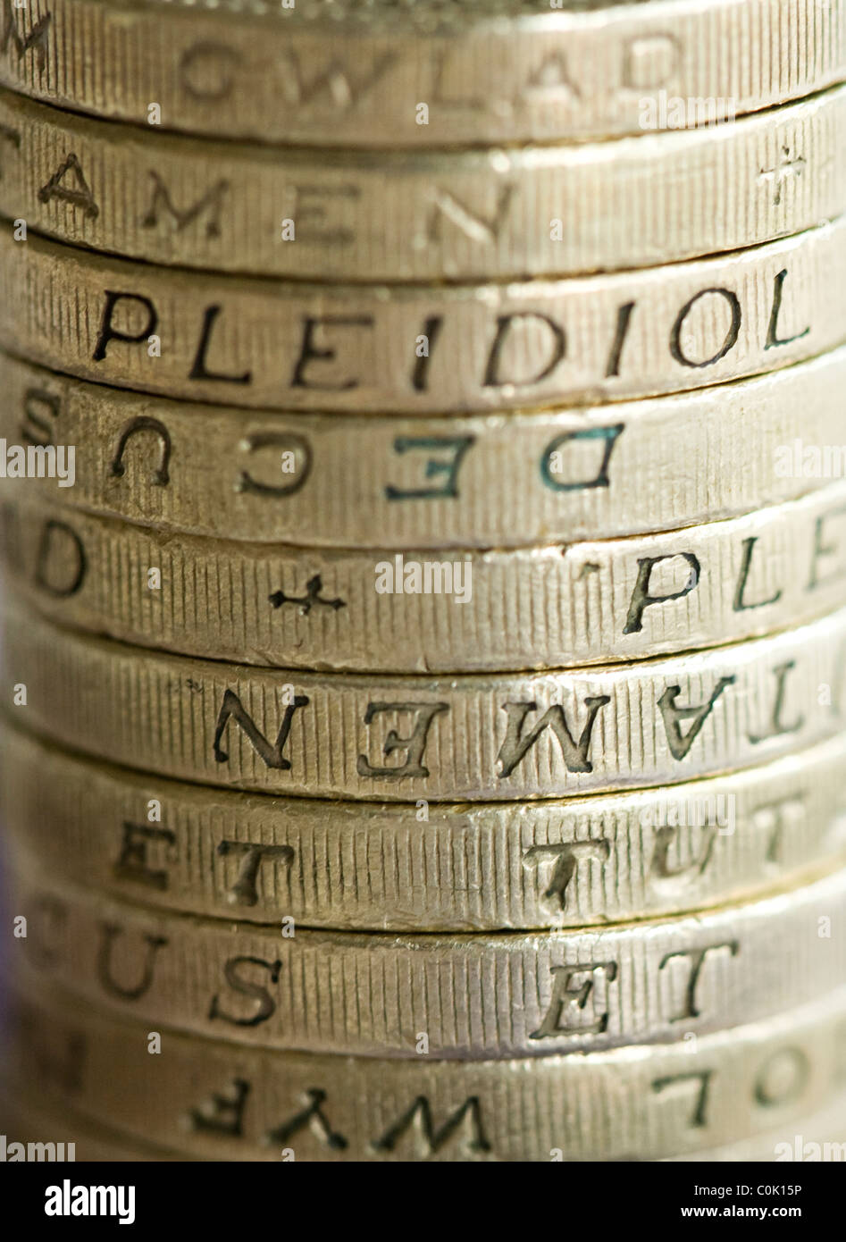 Una libbra di monete sono impostati per una fotografia Foto Stock