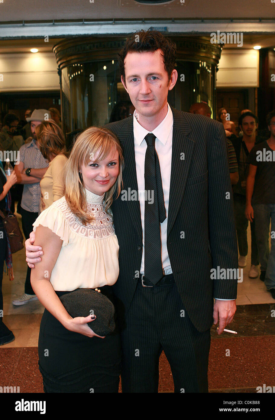 Sara Simmonds e Brian Matthew McGuire assiste il centro 2008 Film Festival's Premiere di "In cerca di un bacio di mezzanotte' a Foto Stock