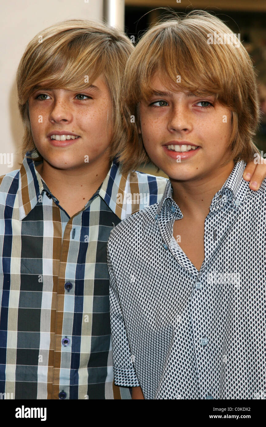 Dylan Sprouse e Cole Sprouse il 'Do qualcosa Awards', la pre-party di "Teen Choice 2008" al livello 3 Club a Hollywood Foto Stock