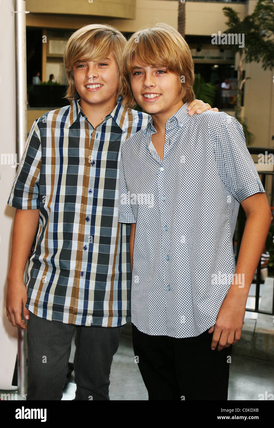 Dylan Sprouse e Cole Sprouse il 'Do qualcosa Awards', la pre-party di "Teen Choice 2008" al livello 3 Club a Hollywood Foto Stock