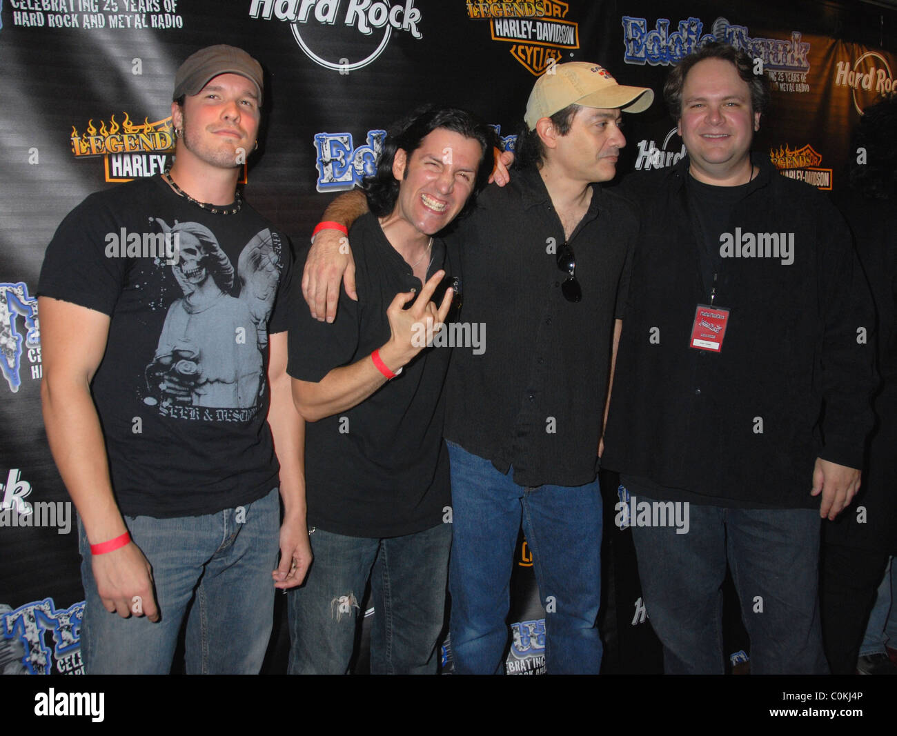 Frank Bello, Vito Bratta, Dan Nelson e Eddie Trunk Trunk di Eddie il venticinquesimo anniversario tenutosi presso l'Hard Rock Cafe nuovo Foto Stock