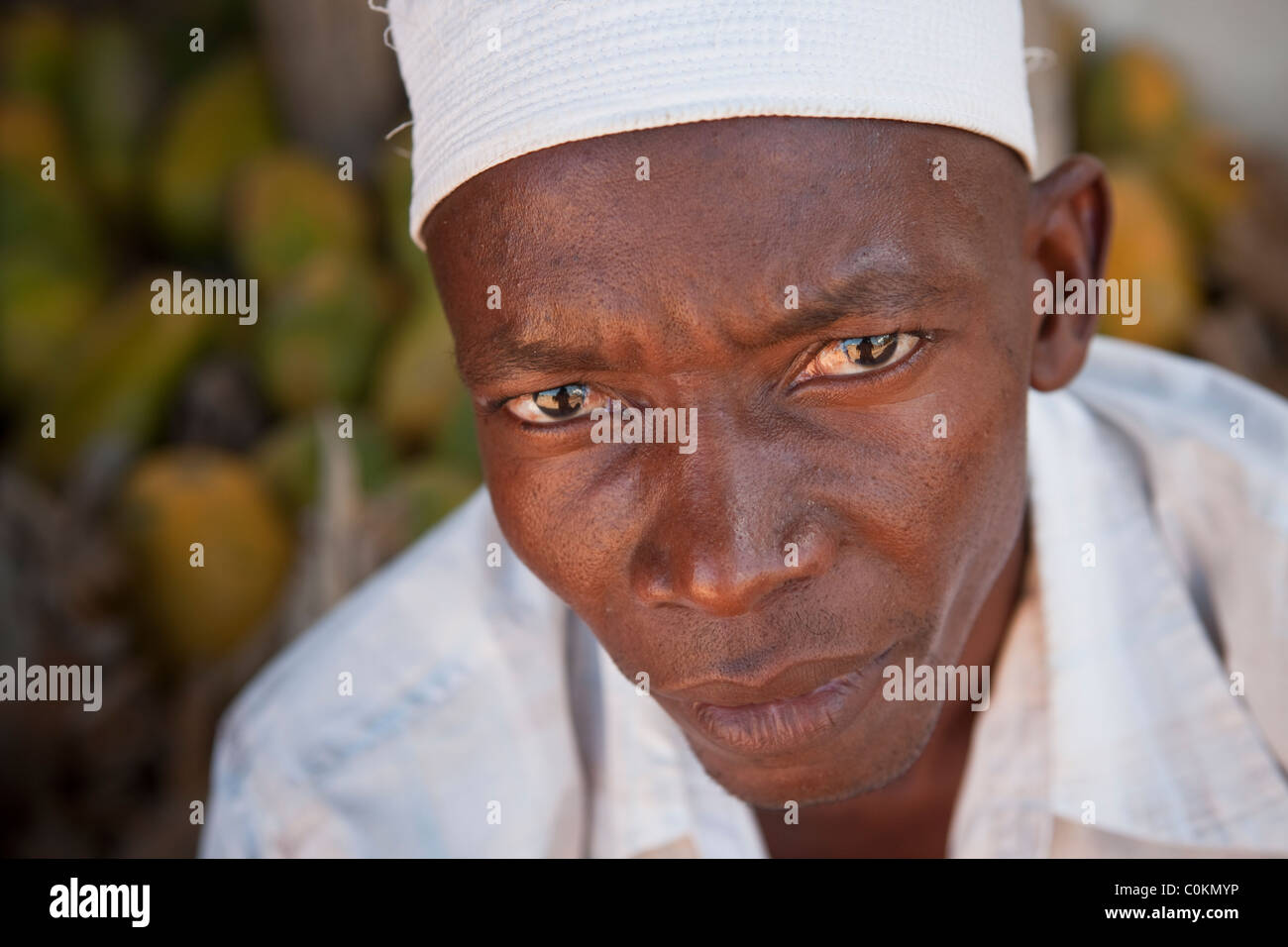 Ritratto di un uomo in Swahili - Distretto di Rufiji, Tanzania Africa Orientale. Foto Stock