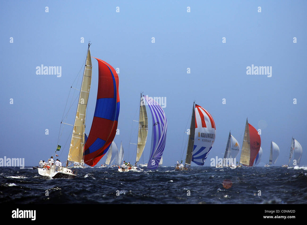 La flotta capi giù il litorale orientale dell'Australia dopo l'inizio della 64a Rolex Sydney Hobart Yacht Race Foto Stock