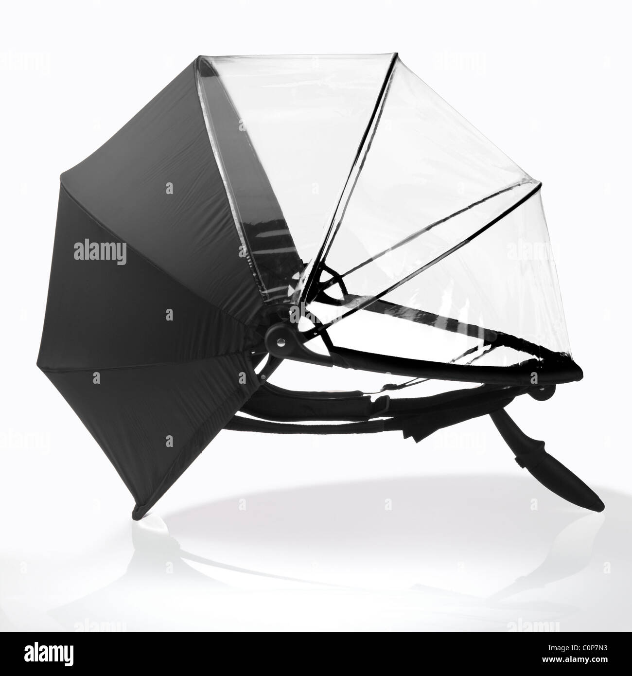 BROLLY bella invenzione! La più recente innovazione nel bordo di taglio  tecnologia ombrello, il Nubrella, può essere la soluzione a tutti i Foto  stock - Alamy