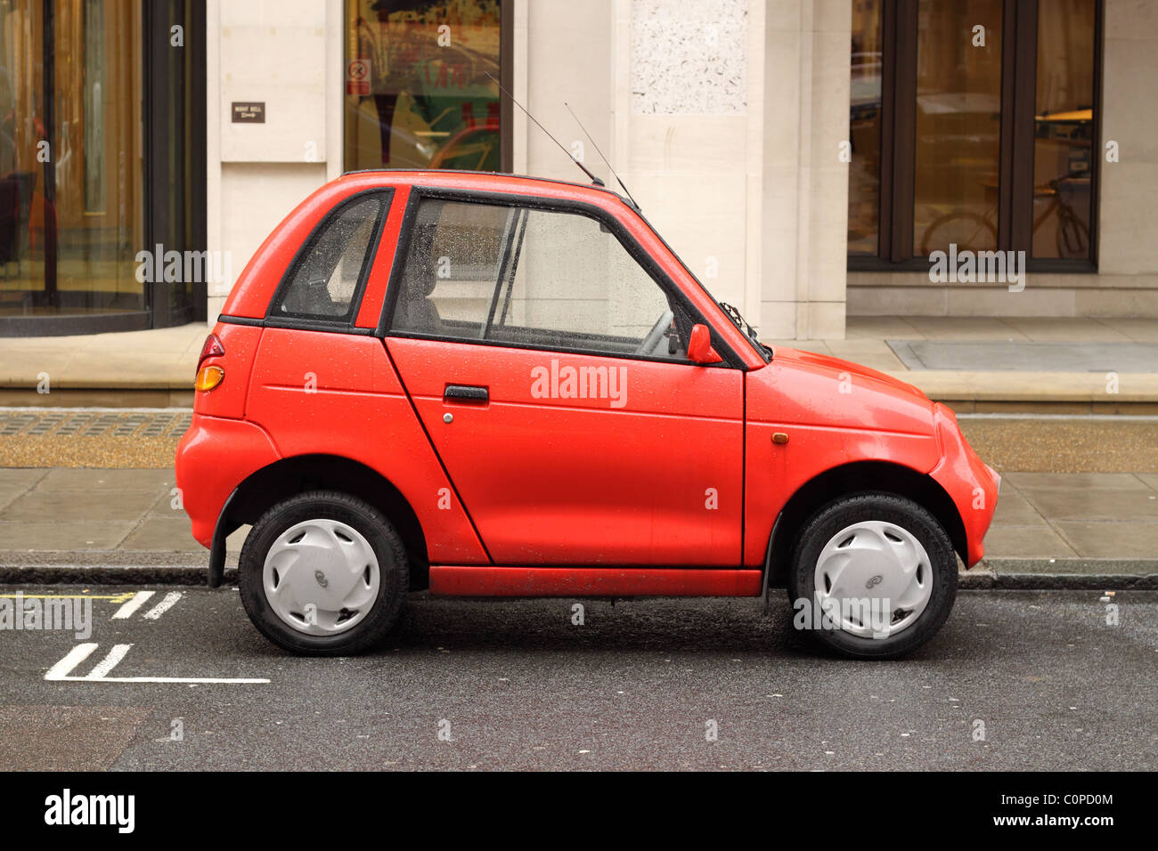 G Wiz elettrico auto parcheggiate nel centro di Londra Foto Stock