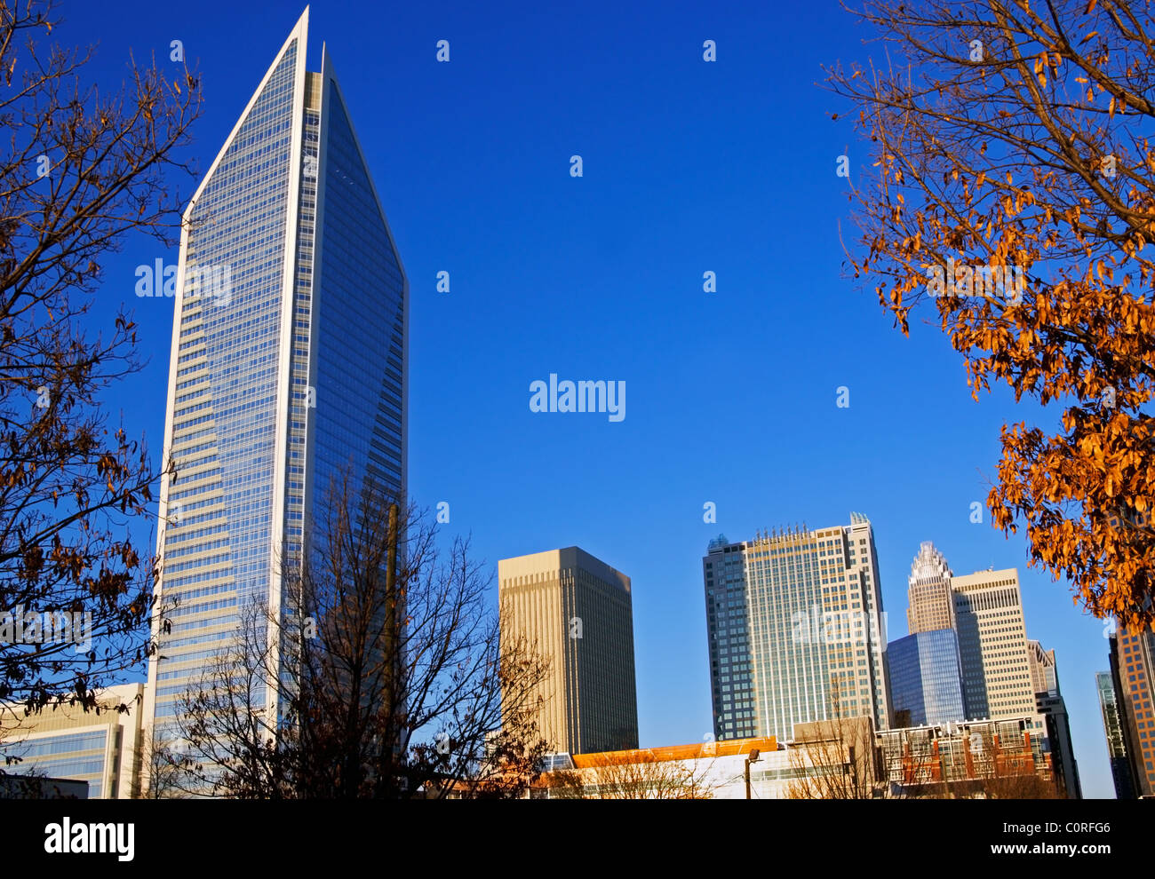 Il centro di grattacieli in Charlotte, North Carolina, NC. Duke Energy Center a sinistra. Foto Stock