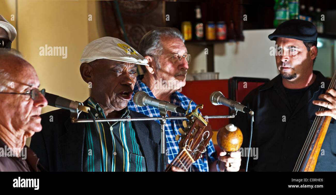 Santa Clara Bar Marquesina musicisti locali Foto Stock