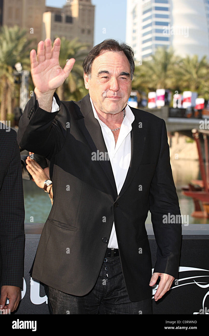 Oliver Stone conferenza stampa per il film 'W' il quinto annuale Dubai International Film Festival tenutosi presso il Madinat Jumeirah Foto Stock