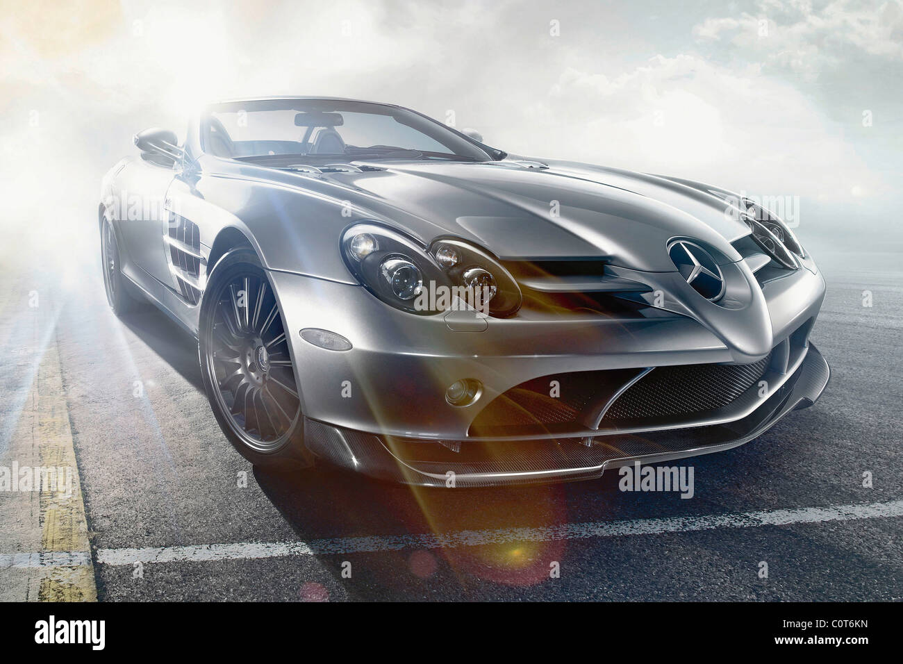 Il nuovo goccia-top SLR McLaren 722 Il nuovo Mercedes-Benz SLR McLaren Roadster 722 S definisce nuovi standard quando si tratta di aprire-top Foto Stock