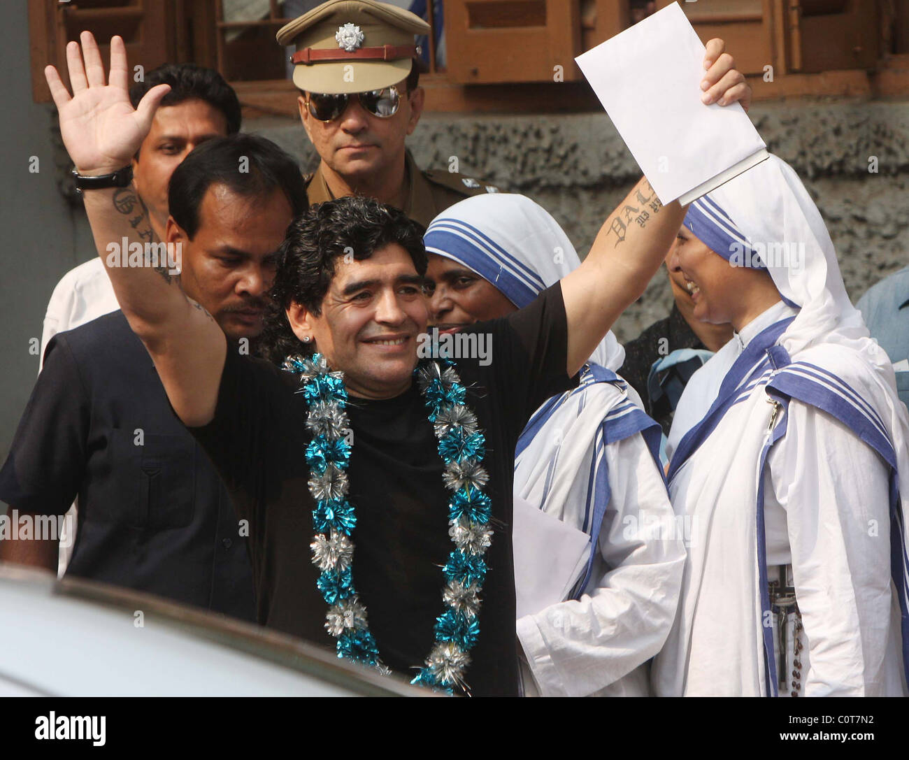 Il calcio argentino leggenda Diego Maradona visite Missionarie della Carità, un cattolico romano ordine religioso stabilito dal Foto Stock