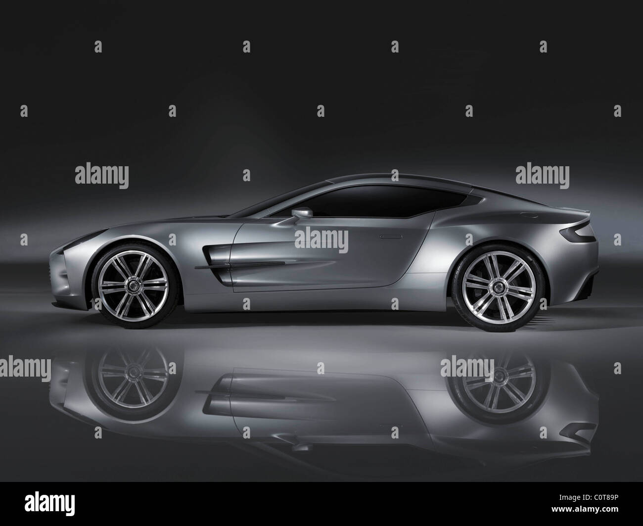 Aston Martin è uno-77 Aston Martin ha rilasciato le prime immagini del suo più recente ammiraglia - la limited edition One-77. Dettagli Foto Stock