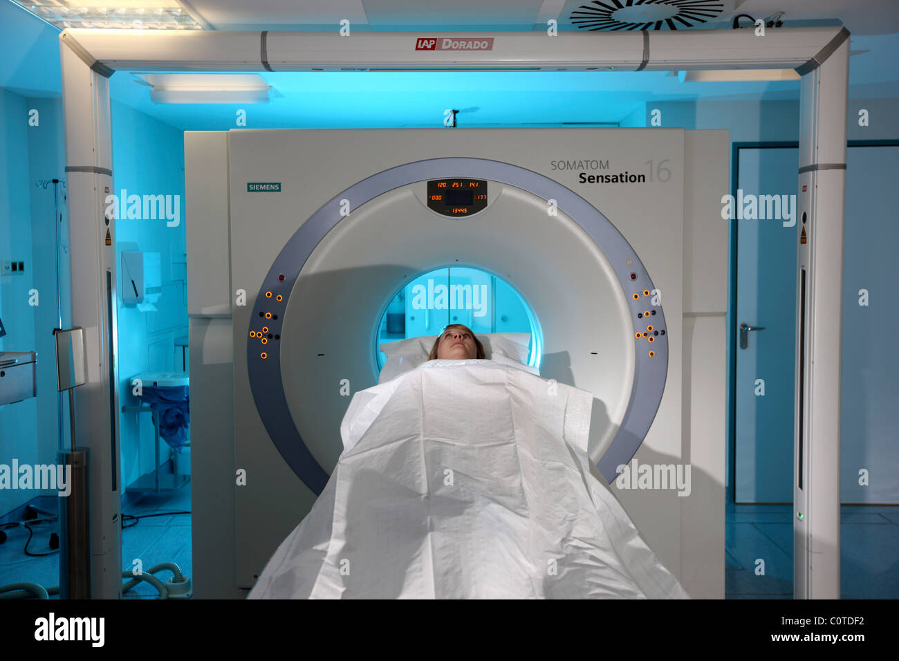 Tomografia assiale computerizzata, CAT, CT, in un ospedale. Germania Foto Stock