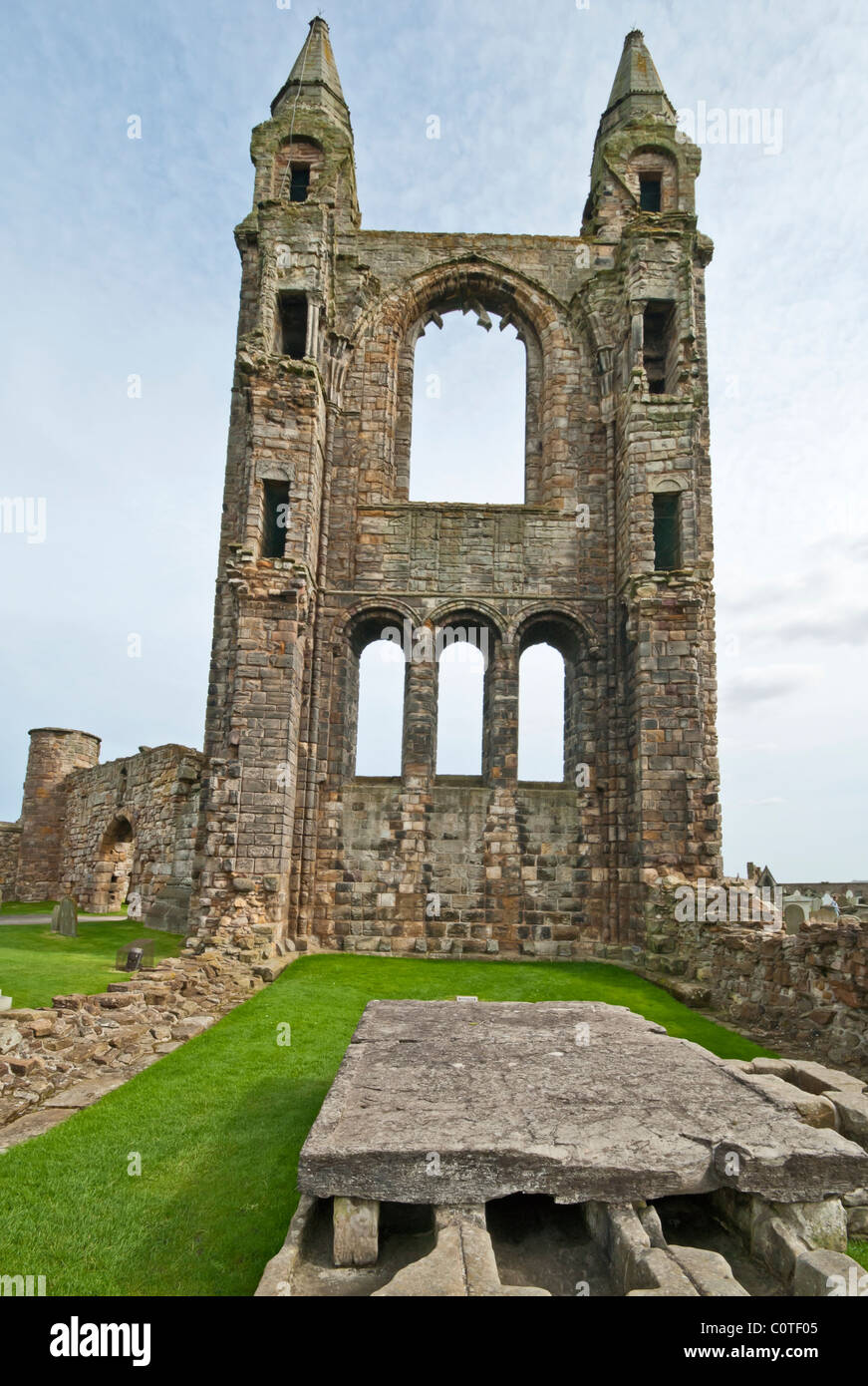 Frontone orientale le rovine di St. Andrews nella Cattedrale di St Andrews Fife Scozia Scotland Foto Stock