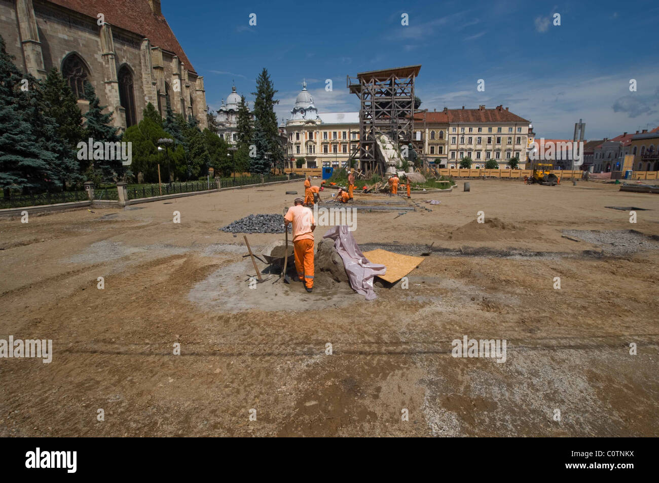 Sito di costruzione attorno alla statua del re ungherese Mathias in Cluj-Napoca, Romania. Foto Stock