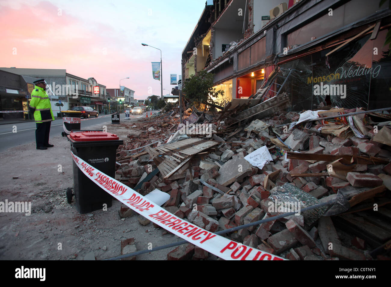 Negozio collassato fronti di Merrivale, Christchurch, Nuova Zelanda, dopo il 6.3 terremoto di magnitudine Foto Stock