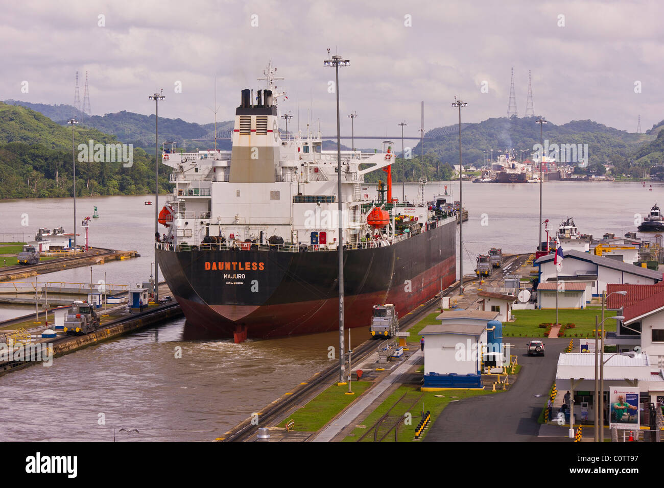 PANAMA - nave a Miraflores Locks sul Canale di Panama. Foto Stock