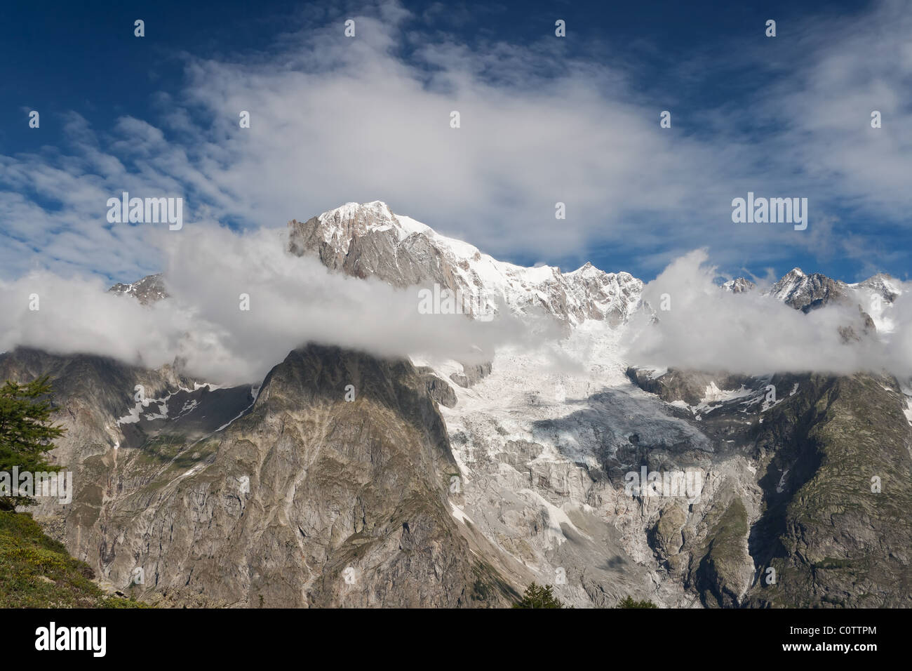 Summer View massiccio del Monte Bianco da Mont Chetif, Courmayeur, Italia. Foto Stock