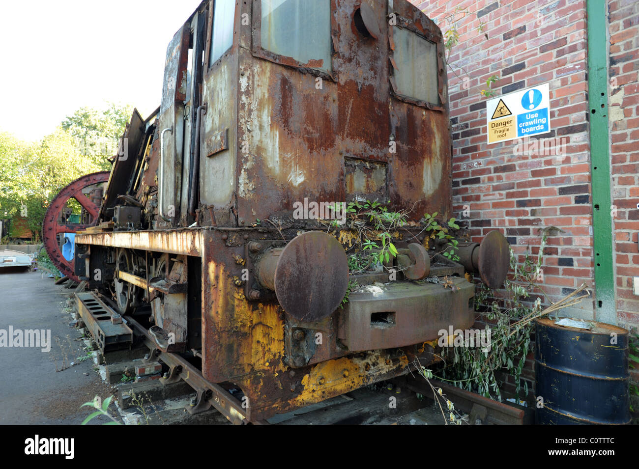 Rusty vecchio motore a vapore a Kelham island, Sheffield Foto Stock